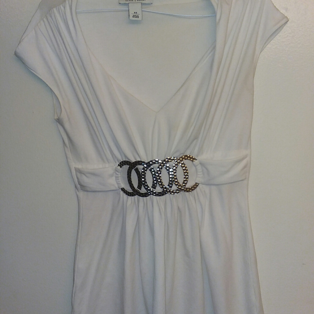 White house black market white vneck short sleeve
